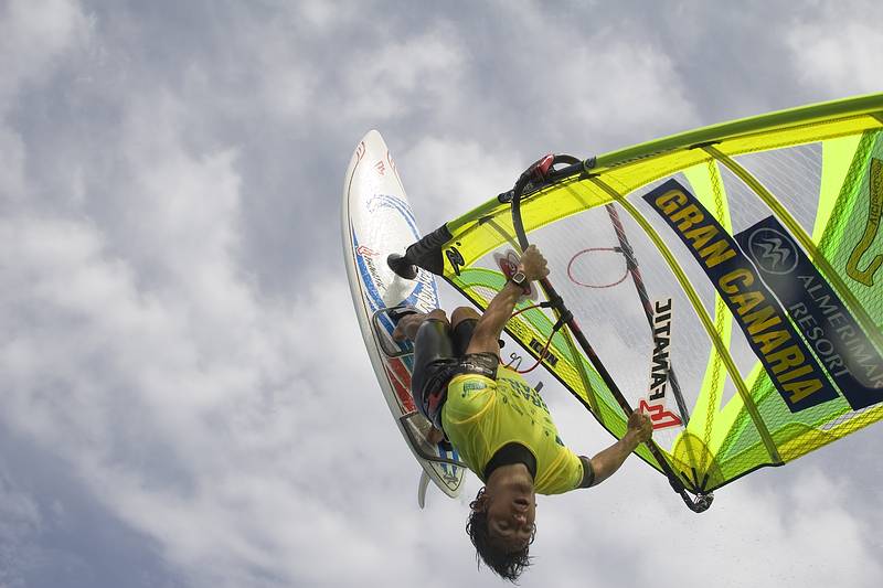 El Campeón del mundo de windsurf , Víctor Fernández, nos visita